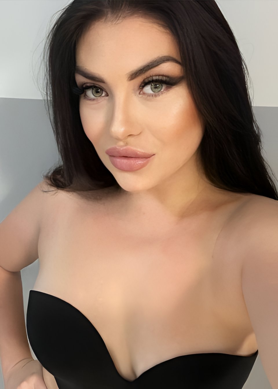 Раиса привлекальеная девушка из Зугреса цена от 7000 руб