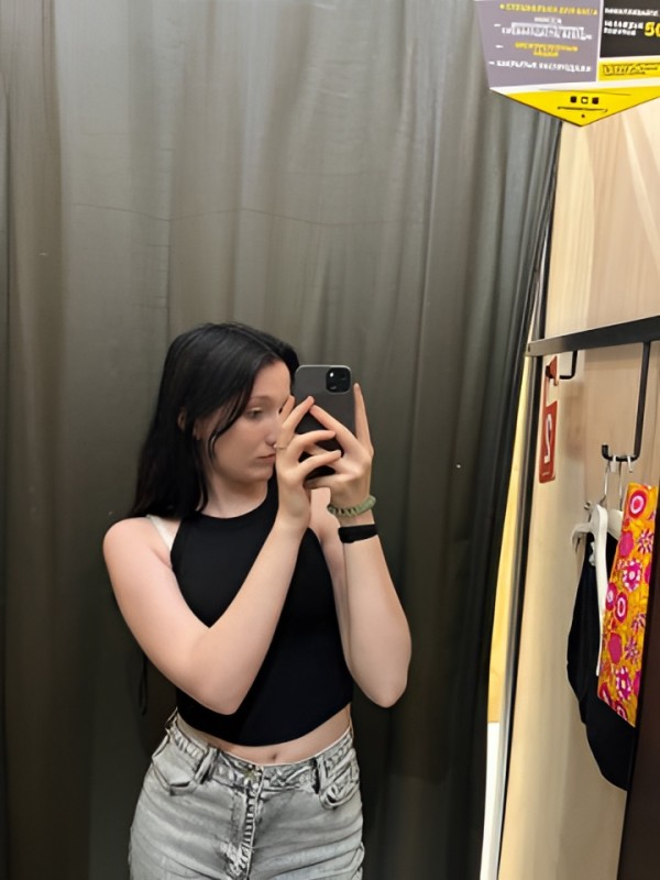 Элина привлекательная девушка из Зугреса цена от 5000 руб