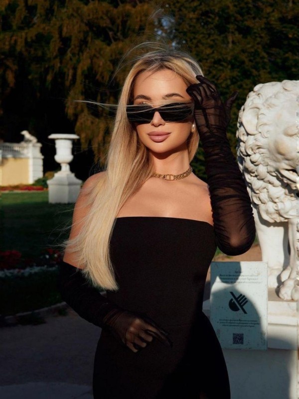 Юлия привлекательная девушка из Зугреса цена от 4000 руб