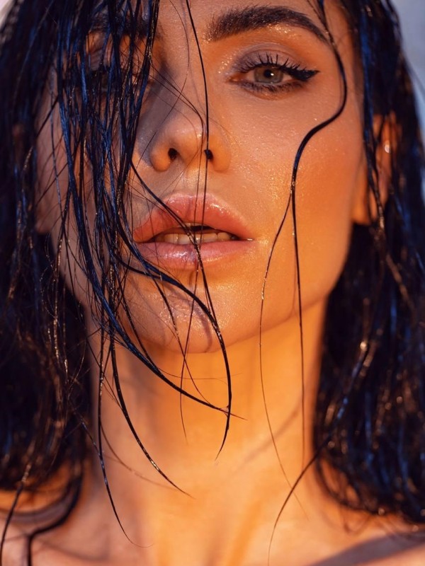 Эмилия привлекательная девушка из Зугреса цена от 8000 руб